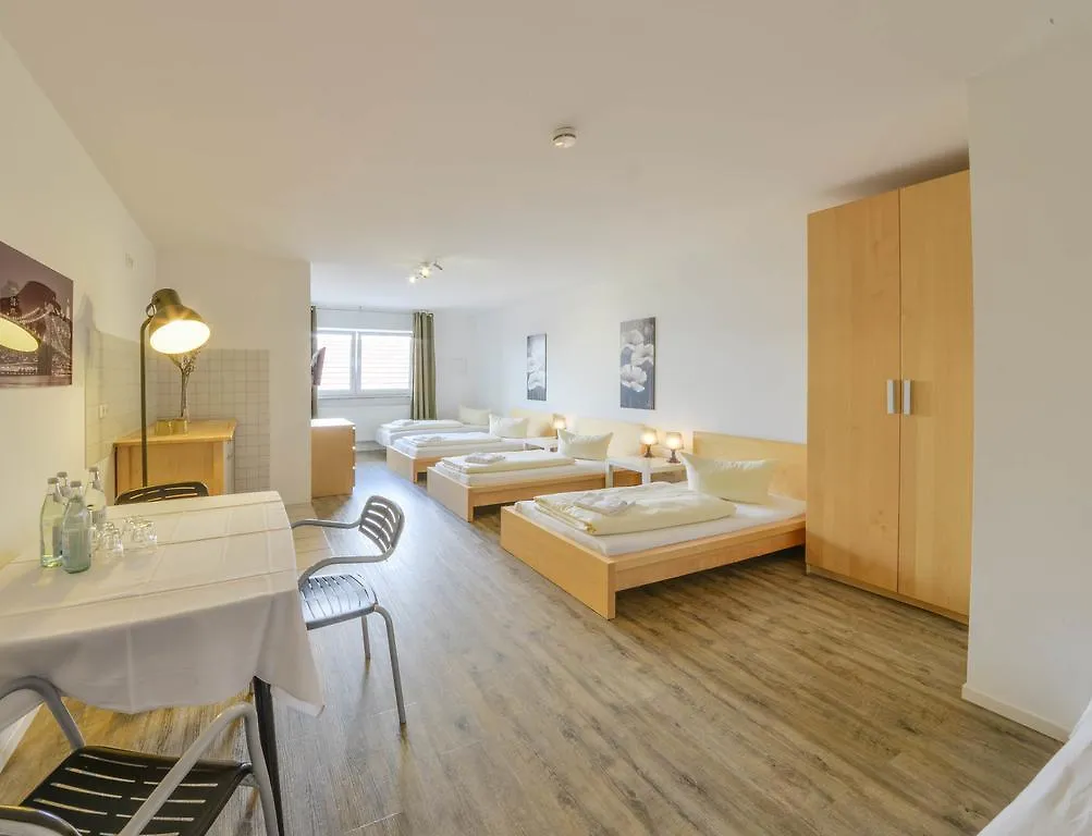 Pension Wess Hotel Neufinsing 3*,